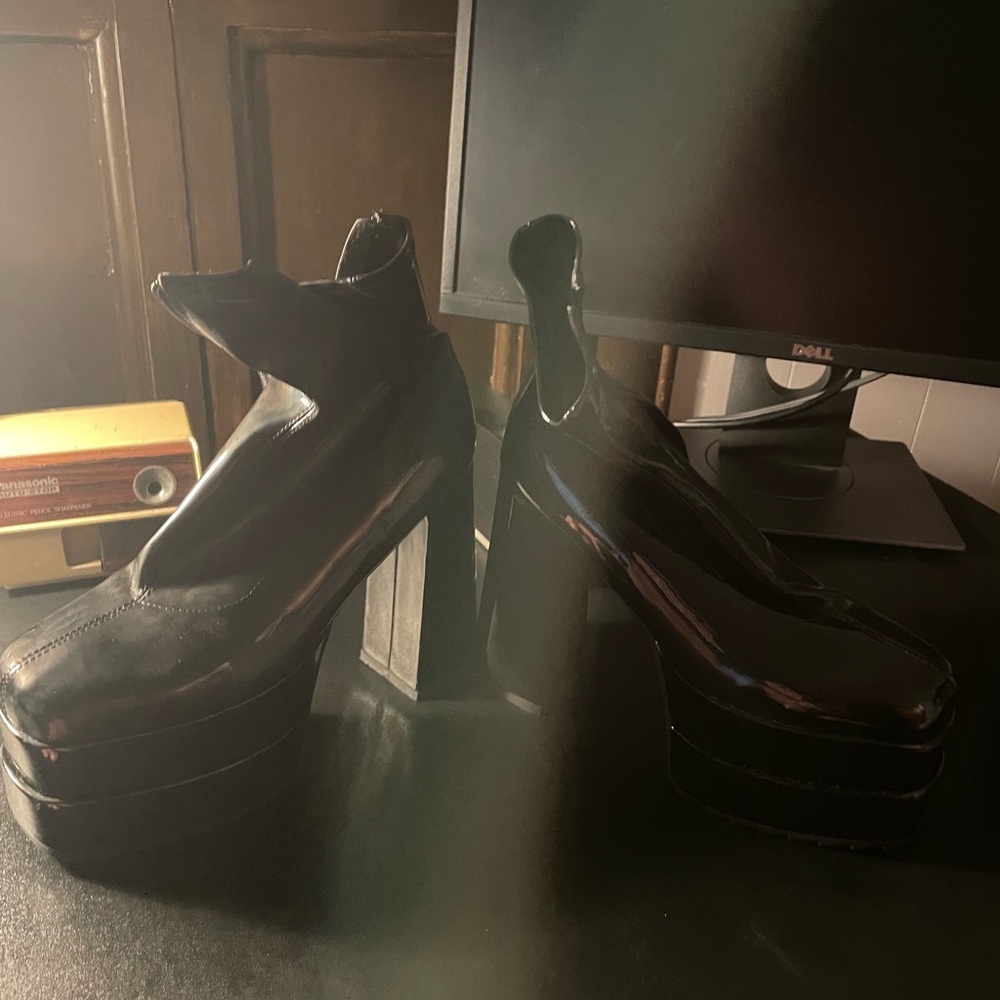 Sleek Black Platform Women's Shoes